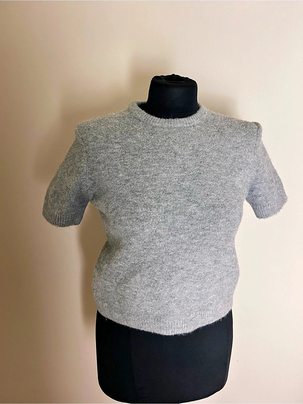 Zara Gray Short Sleeve Sweater Size Medium Like New